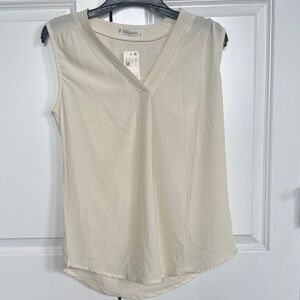 NWT Jon & Anna Off-White Sleeveless Top Medium